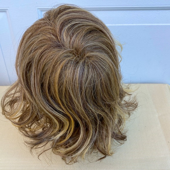 Wave It Off Wig by Hairdo Hairuwear) in Glazed Mocha - Picture 3 of 7